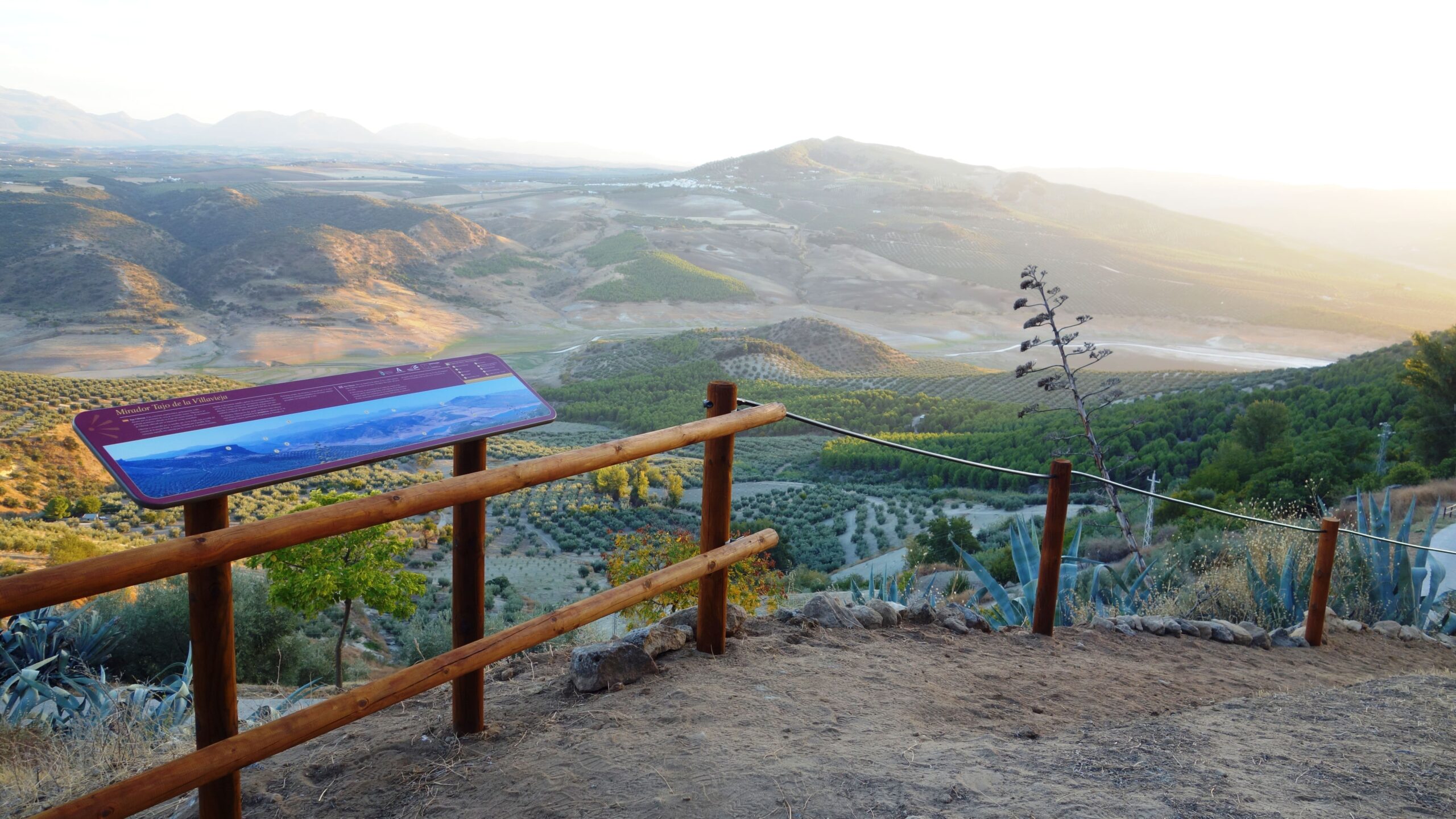 Mirador Tajo de la Villavieja, poblado prehist&oacute;rico.