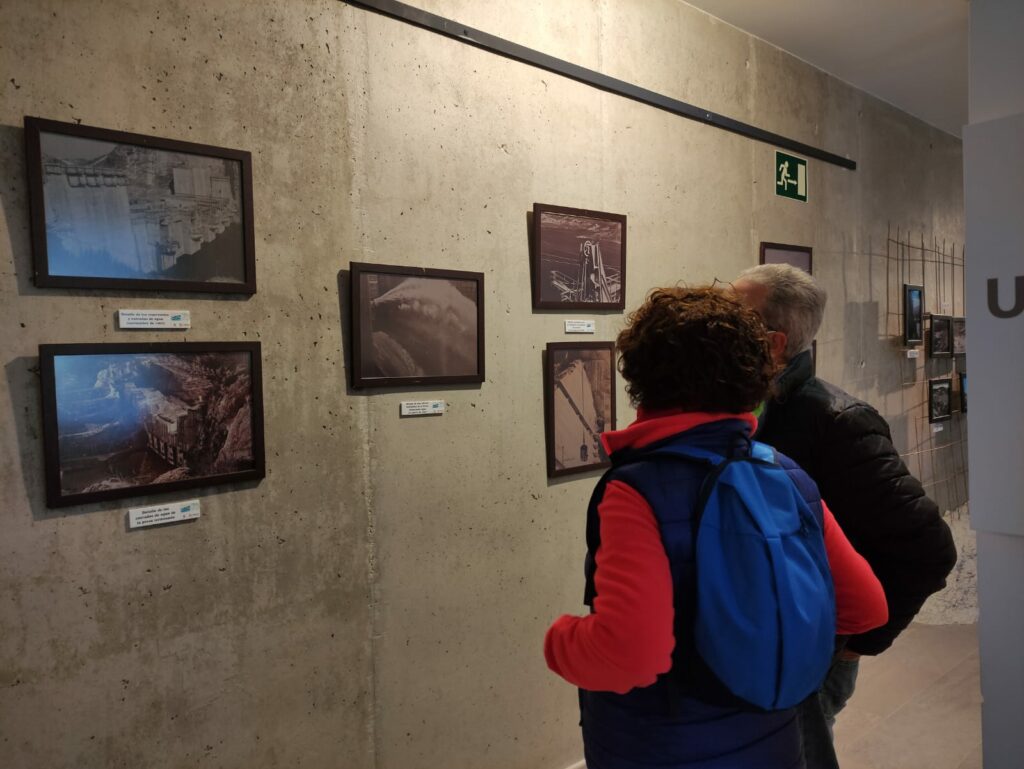 exposición fotográfica en el centro de interpretación iznajar